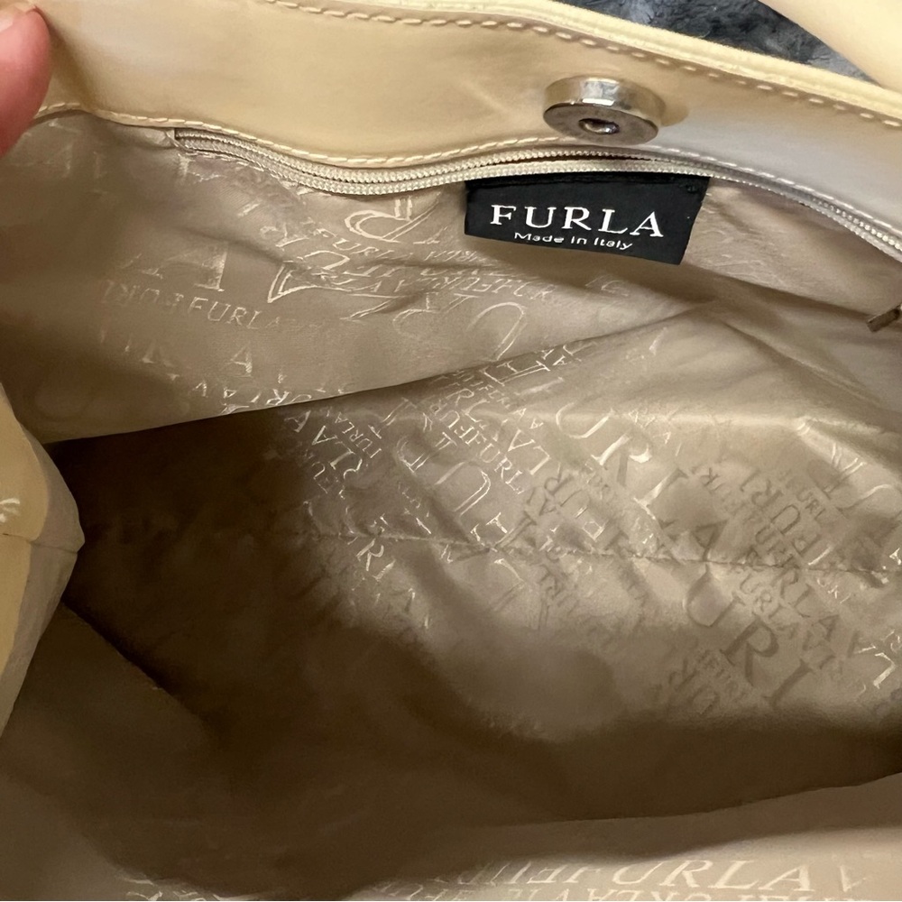 🩷FURLA large cream colored trapezoid shoulder bag. - Picture 11 of 11
